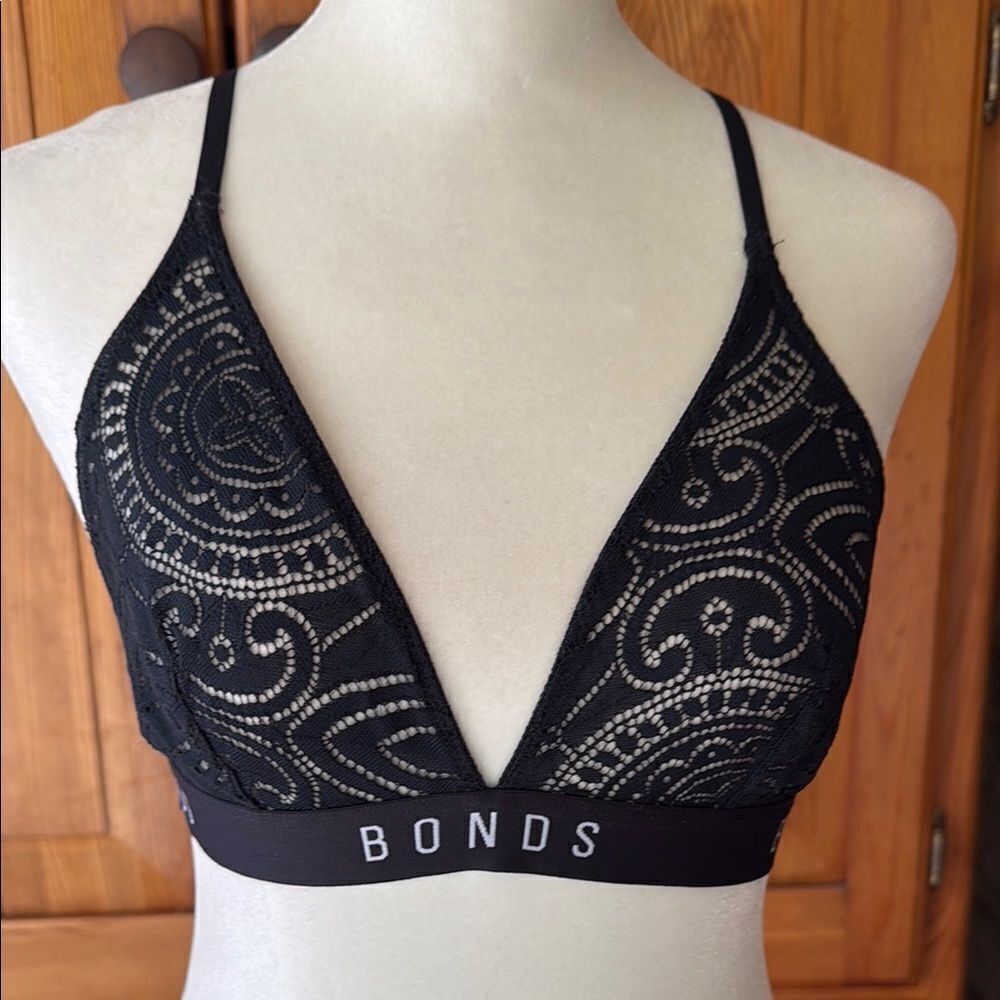 Bonds Black Wireless Bra with Paisley Detail size medium.